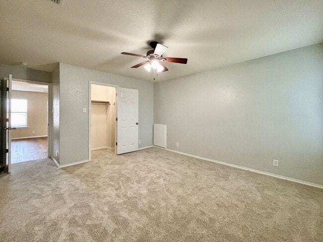 Building Photo - Welcome to this Big & Beautiful! 5 bed/3.5...