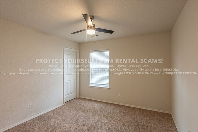 Building Photo - 1384 S Holland Dr