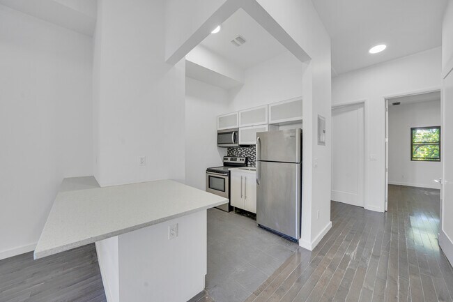 Building Photo - 1106 Halsey St