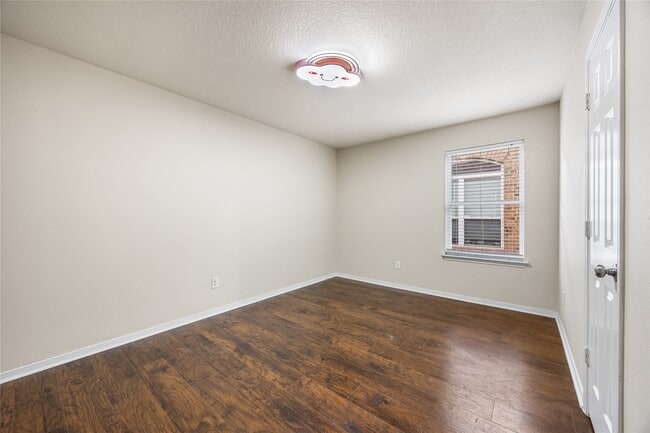 Building Photo - 15410 Redbud Dale Ct