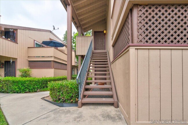 Building Photo - 6530 College Grove Dr