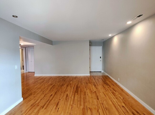 Building Photo - Beautiful 2 Bd 2 Bath Condo in Murray