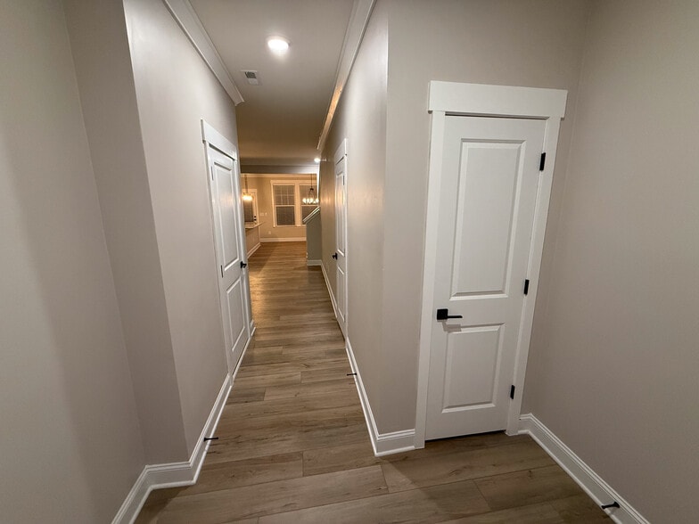 Building Photo - 147 Hyacinth Ln