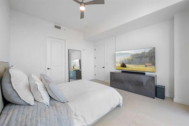 Building Photo - 1945 S Ocean Dr