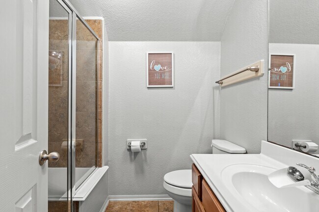 Building Photo - 14402 Hazeldale Dr