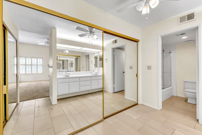 Building Photo - 48594 Oakwood Way