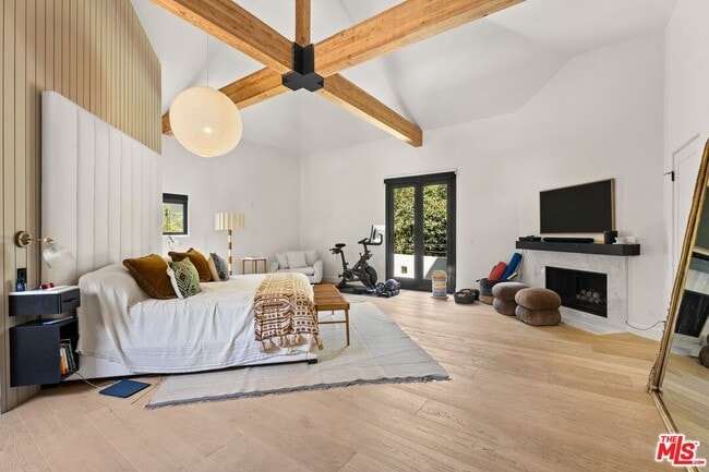 Building Photo - 2065 Watsonia Terrace
