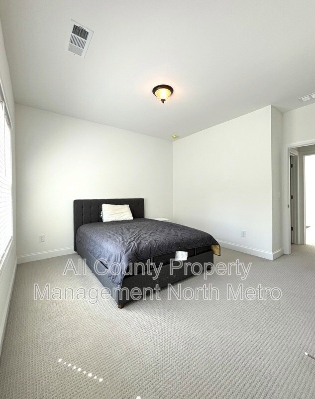 Building Photo - 382 Tillman Pass