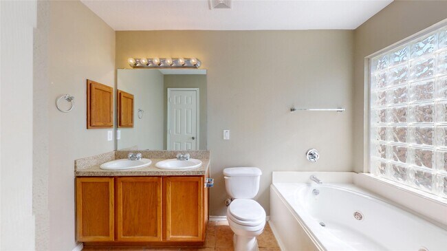 Building Photo - 6007 Baldwin Elm St