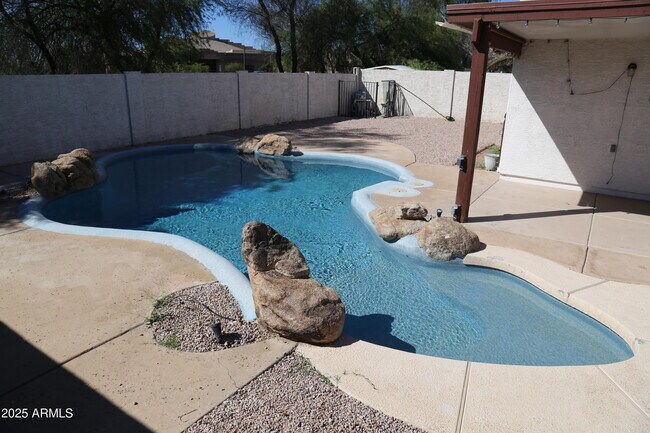 Building Photo - 18602 N 2nd Ave