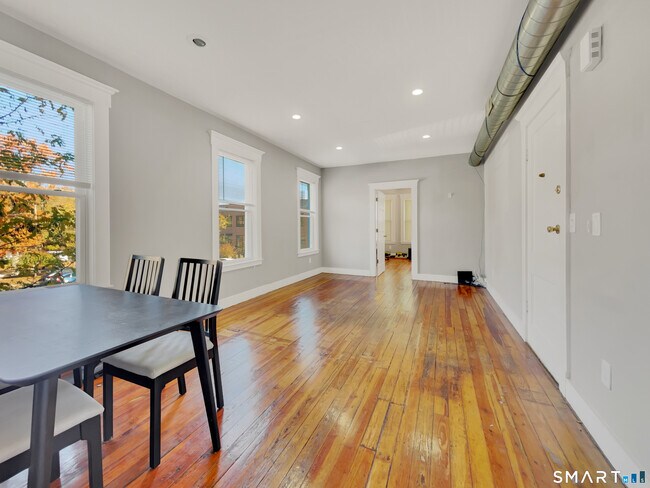 Building Photo - 258 Nicoll St