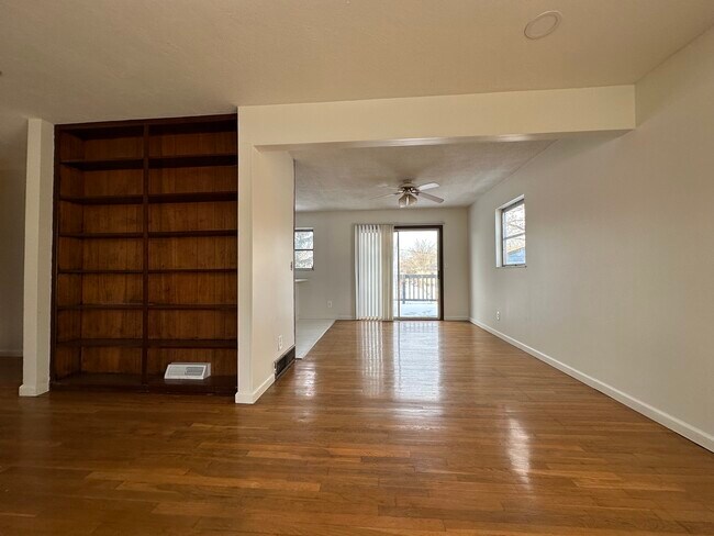 Building Photo - Brinwood Property APT A