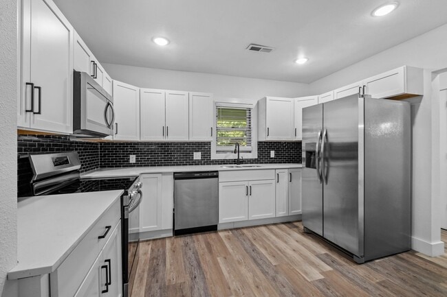 Building Photo - 4024 E Wagon Wheel Rd