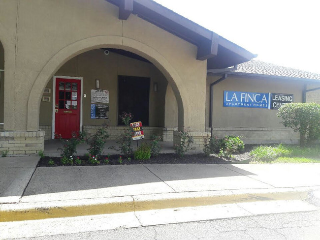Leasing Center (Office) - La Finca Apartments