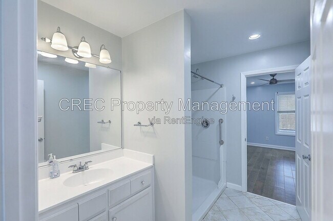 Building Photo - 2882 Mackenzie Ct