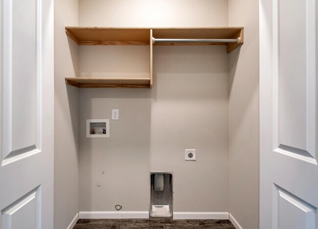 Building Photo - 1339 Azena St