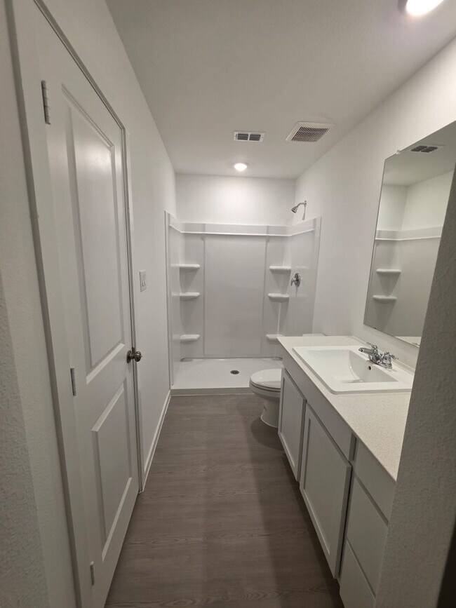 Building Photo - NEWLY BUILT 3 bedroom 2.5 Bath *2 MONTHS O...