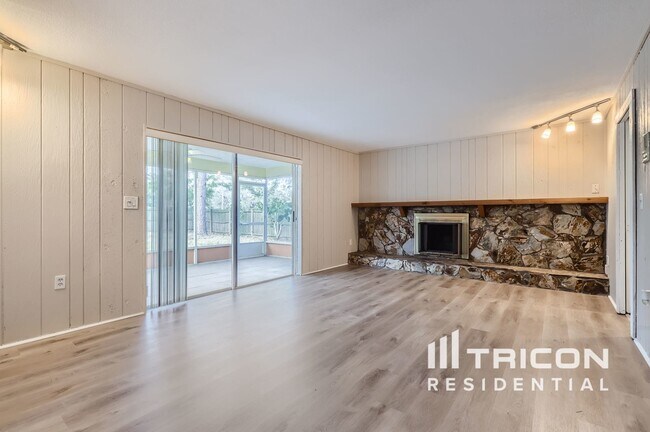 Building Photo - 12908 Mia Cir