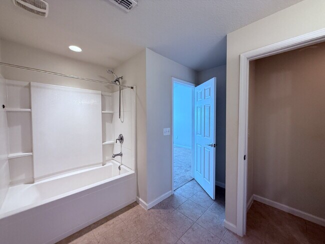 Building Photo - "Stunning Water View Townhouse for Rent in...