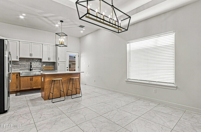 Building Photo - 7420 Norte Vly Ln