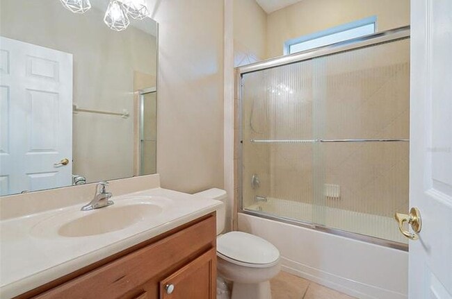 Building Photo - Spacious 3/2 with enclosed office and fence enclosed yard!