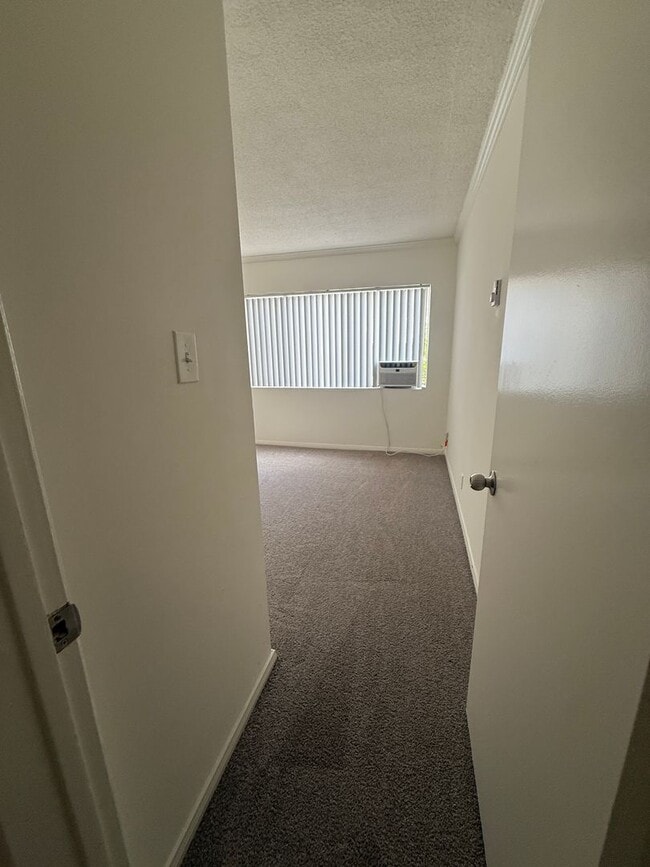 Building Photo - VALLEY VILLAGE - VERY LARGE 2 BEDROOM 2 BATH NEWLY RENOVATED APARTMENT FOR RENT