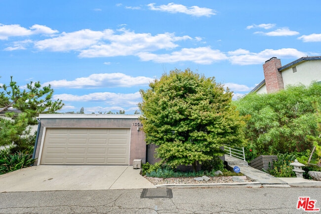 Building Photo - 13563 Contour Dr