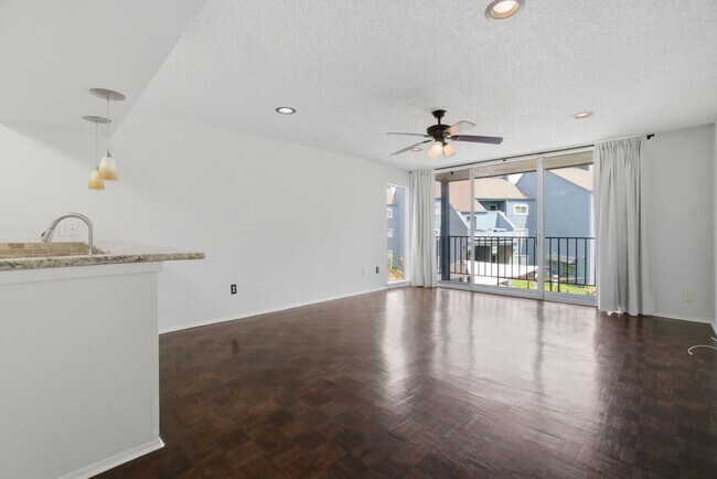 Building Photo - 12500 Melville Dr