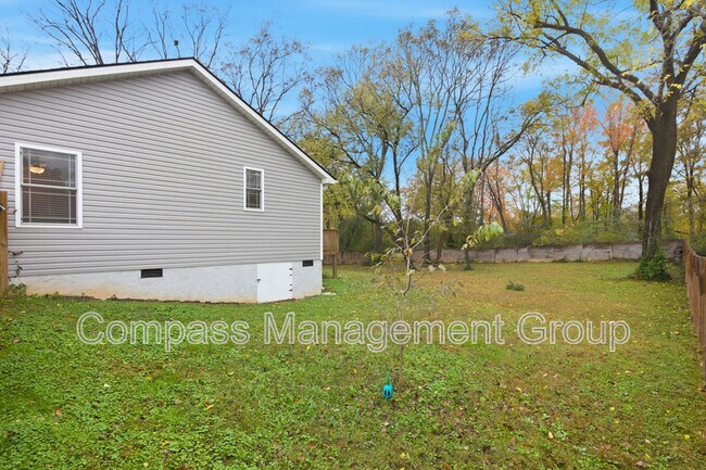 Building Photo - 3104 Husky Way