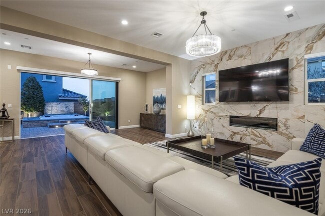 Building Photo - 3372 Dalmore St