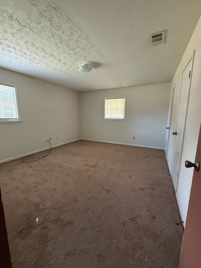 Building Photo - 95 Plum Orchard Rd