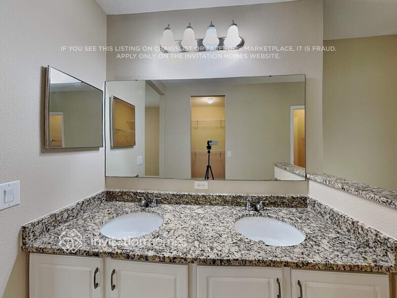 Building Photo - 2443 Longworthy Rd