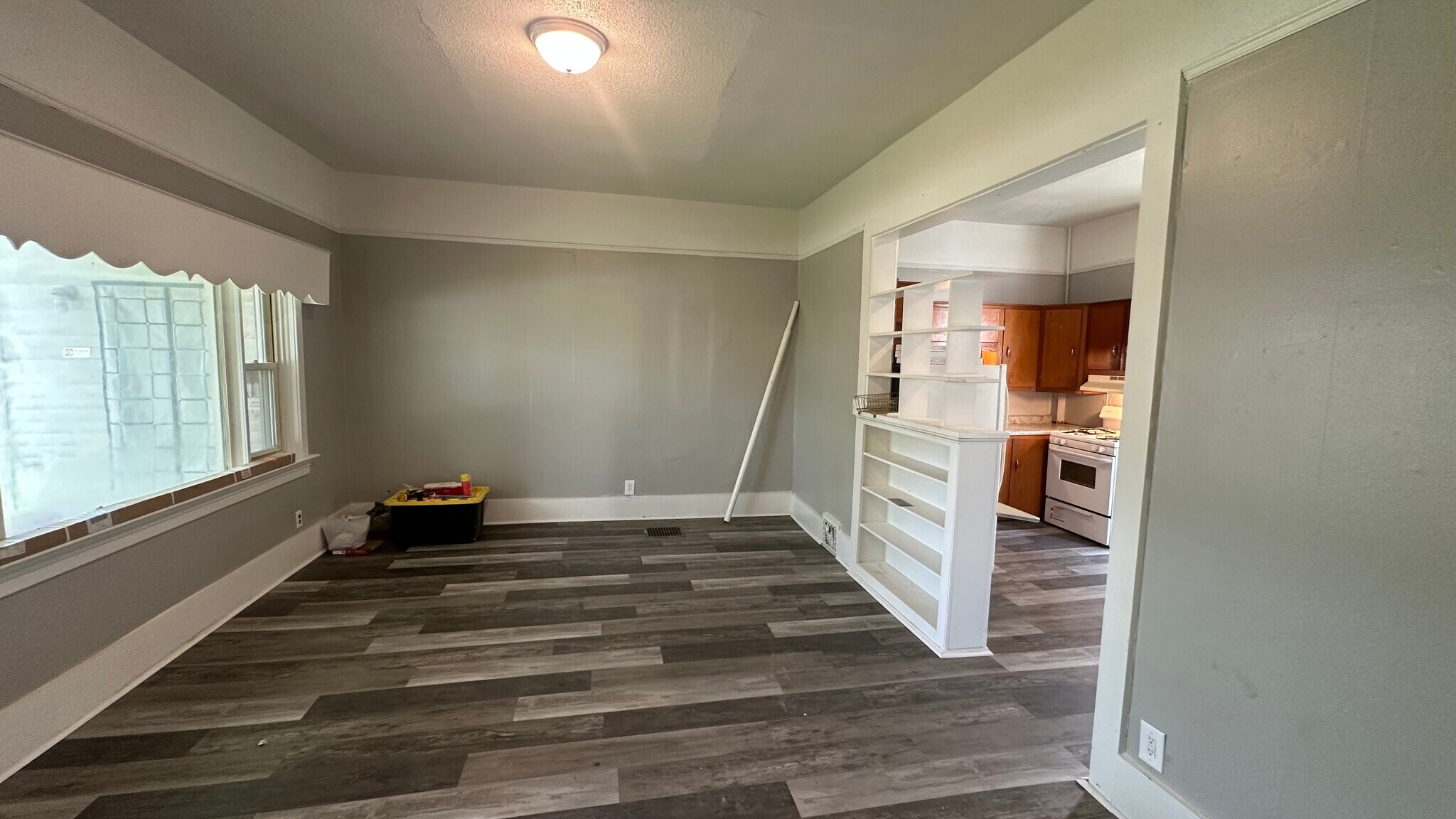 Living room from bathroom door - 712 Poplar St