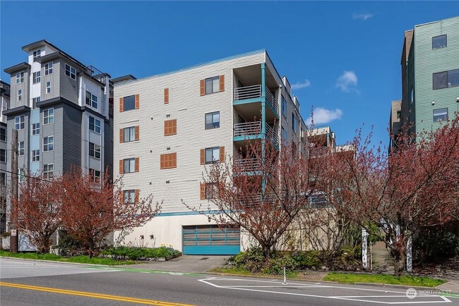 Building Photo - 6-Month Initial Lease Term! 2BR/1.75BA WS ...