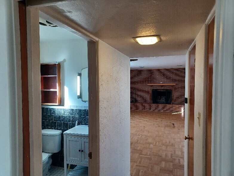 Building Photo - 3009 Delano Pl NE