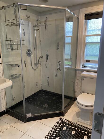 Upstairs Bathroom - 30 S Muhlenberg St