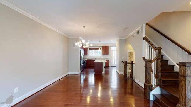 Building Photo - 517 Regent Pl NE