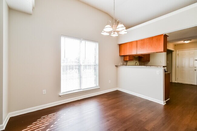 Building Photo - 5620 Kaitlyn Dr W