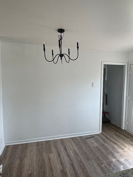 Building Photo - 2465 Trygg Dr