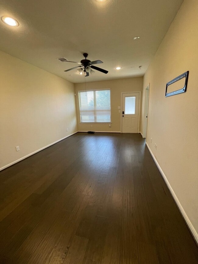 Building Photo - 23331 Del Rosso St