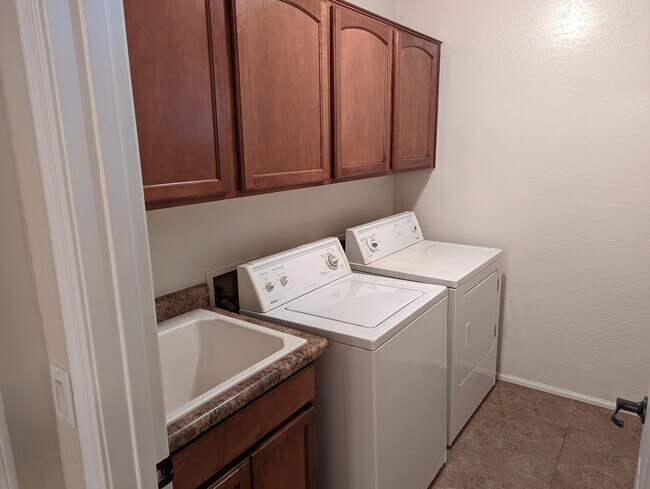 Building Photo - 4415 W Kenai Dr