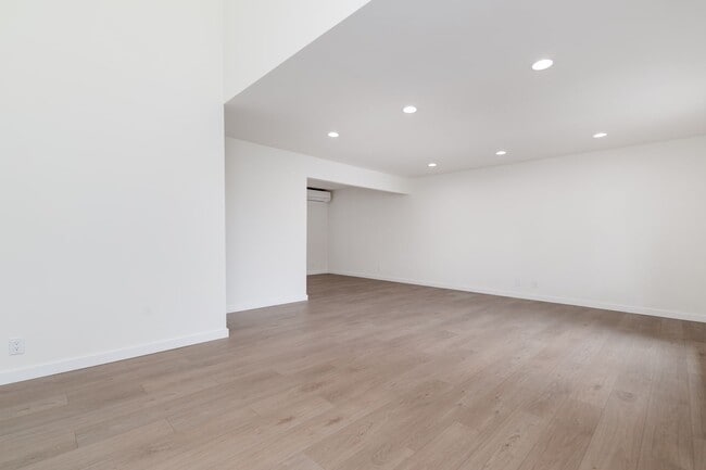 Building Photo - 1058 3rd St