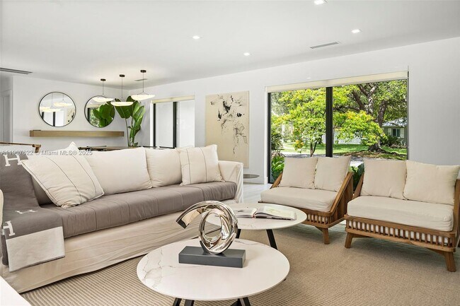 Building Photo - 15121 SW 69th Ct