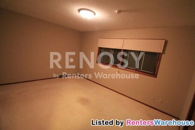 Building Photo - Spacious Expansive Wooded Lot in Shoreview