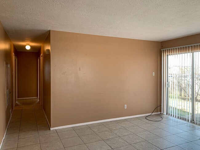 Building Photo - 703 Ruth Ct