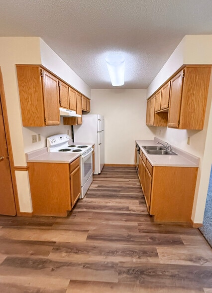 Building Photo - 345 Twin Oak Dr