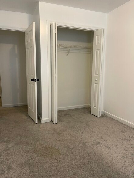 Building Photo - 147 Holmes St