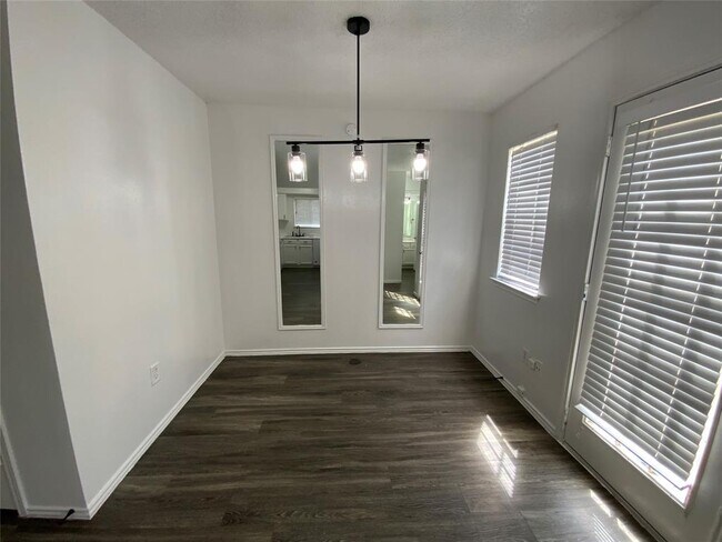 Building Photo - 9609 Dalewood Dr