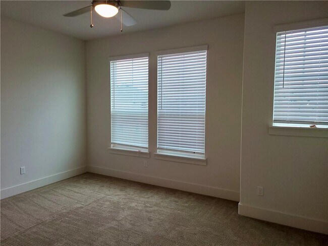 Building Photo - 1265 Summerbrooke Cir