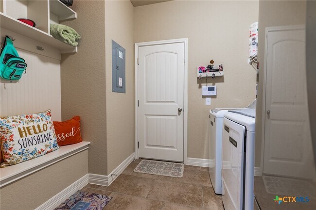 Building Photo - 1722 Village Springs